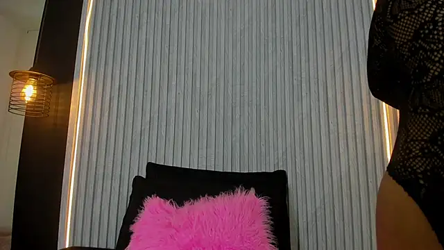 alahia betancurx online show from January 13, 2026, 1:49 pm