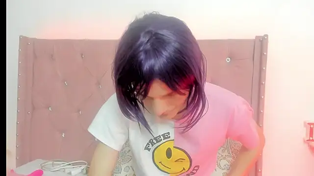 loverisu-coral online show from August 4, 2026, 7:38 pm