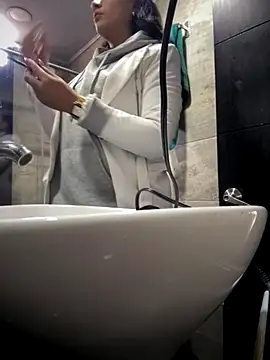 Mila LS online show from November 10, 2025, 12:59 pm