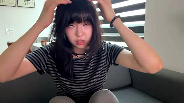 melana love online show from March 19, 2026, 10:41 am