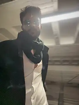 YJeromZCoxk online show from March 11, 2025, 4:07 pm