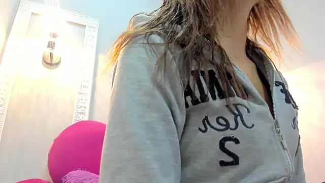 Snapshot of Bonniie_22 chatting on September 18, 2025, 1:24 pm Bonniie 22 online show from September 18, 2025, 1:24 pm