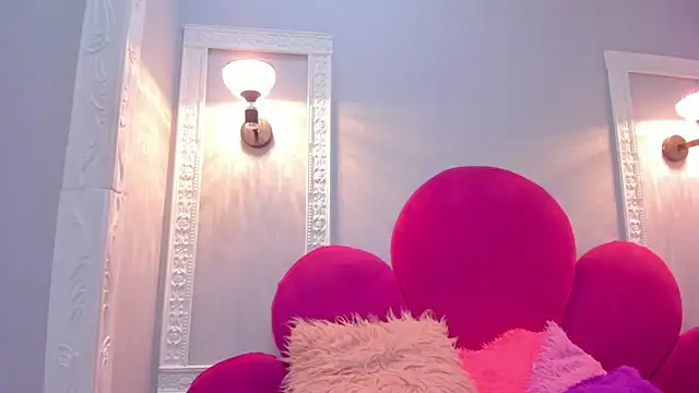 Bonniie 22 online show from October 27, 2025, 2:54 pm