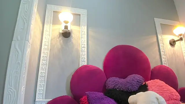 Bonniie 22 online show from February 27, 2026, 5:24 pm