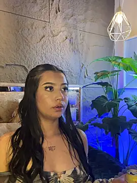 i sabella 25 online show from April 15, 2026, 6:31 am