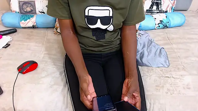 ChocolateClit online show from January 18, 2026, 5:06 pm