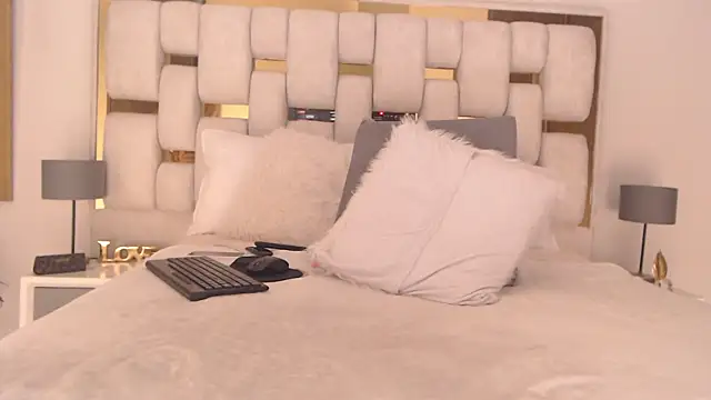 HotBellaMilf online show from March 28, 2026, 1:49 am