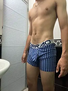 18 ALExxx online show from May 6, 2026, 9:09 pm