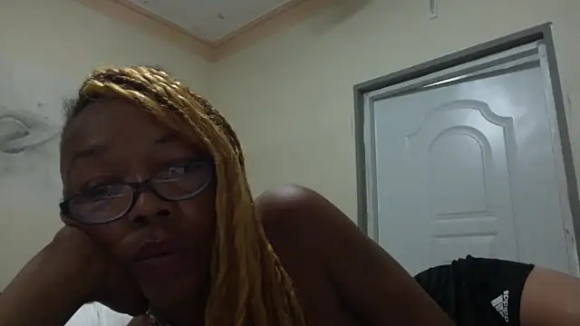 Ladyzee25 online show from October 19, 2025, 9:21 am