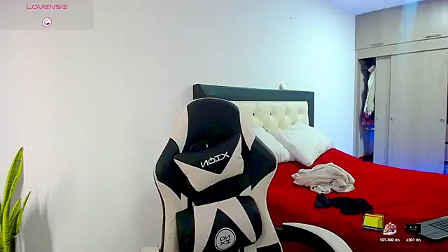 CarolinneFiotti online show from December 3, 2025, 1:42 pm