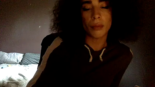 Naomishow33 online show from March 19, 2025, 5:06 pm