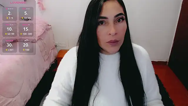 luna lgomez  online show from March 4, 2025, 10:02 am