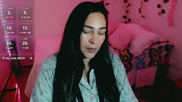 luna lgomez  online show from March 15, 2025, 11:19 am