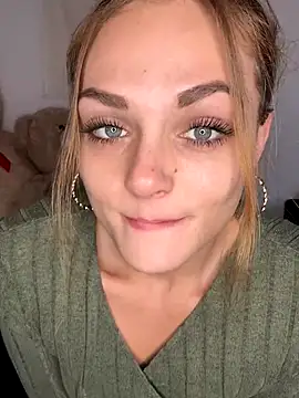 OCTAPUSSY2000 online show from November 21, 2025, 11:20 am