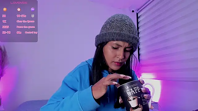 Fernanda liie  online show from April 7, 2026, 12:38 pm