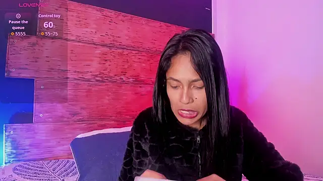 Fernanda liie  online show from June 3, 2026, 1:03 pm