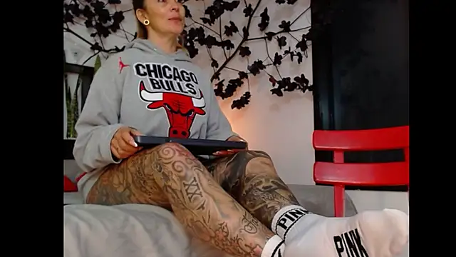 Sara Valkyri online show from March 17, 2025, 9:55 pm