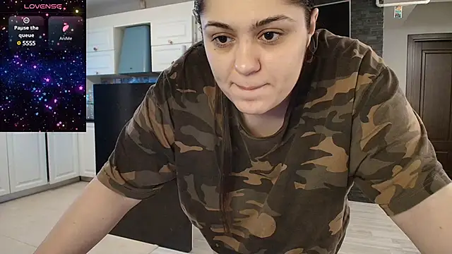 Snapshot of Layla- chatting on December 17, 2024, 11:39 am Layla- online show from December 17, 2024, 11:39 am