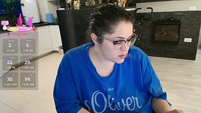 Layla- online show from April 15, 2026, 11:06 am