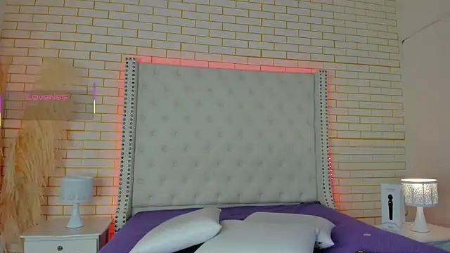 Emilly wilson  online show from October 30, 2025, 12:39 pm