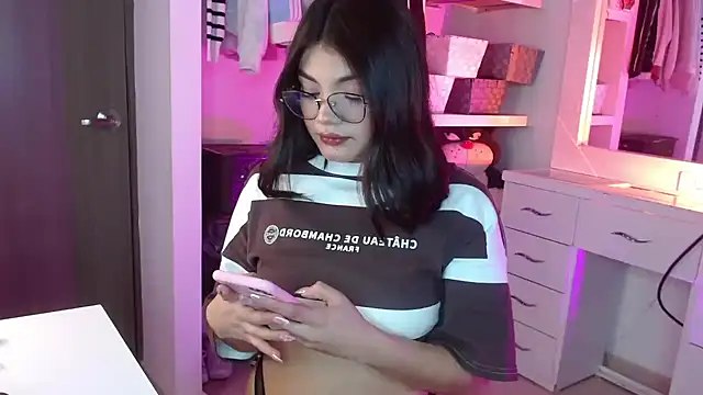  Camilaaa  online show from September 24, 2025, 12:52 pm