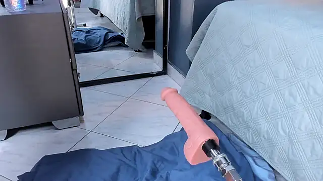 Melissa 23  online show from November 28, 2025, 2:53 pm