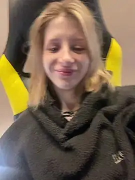 amorearte m online show from March 2, 2025, 11:07 am