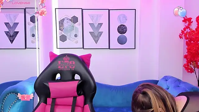 Snapshot of Agatha_luxx chatting on March 8, 2025, 12:41 pm Agatha luxx online show from March 8, 2025, 12:41 pm