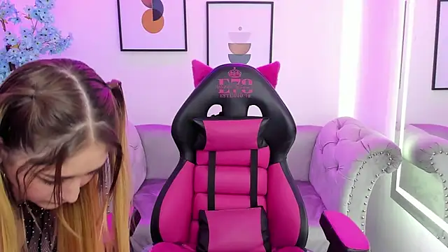 Snapshot of Agatha_luxx chatting on March 12, 2025, 12:36 pm Agatha luxx online show from March 12, 2025, 12:36 pm