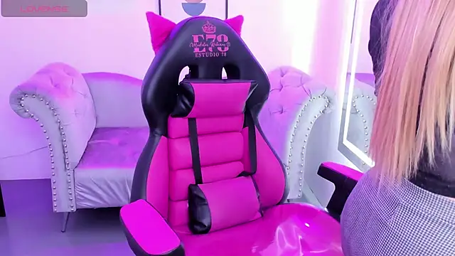 Snapshot of Agatha_luxx chatting on March 18, 2025, 12:36 pm Agatha luxx online show from March 18, 2025, 12:36 pm