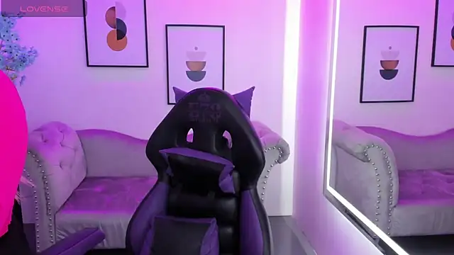 Snapshot of Agatha_luxx chatting on March 19, 2025, 3:40 pm Agatha luxx online show from March 19, 2025, 3:40 pm