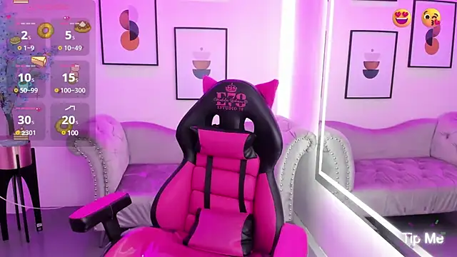 Snapshot of Agatha_luxx chatting on March 22, 2025, 3:53 pm Agatha luxx online show from March 22, 2025, 3:53 pm