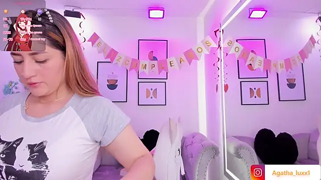 Snapshot of Agatha_luxx chatting on October 22, 2025, 12:38 pm Agatha luxx online show from October 22, 2025, 12:38 pm