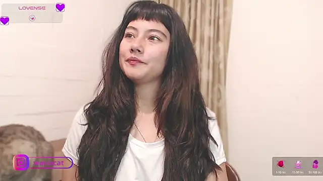 Snapshot of Laury_uri chatting on March 3, 2026, 12:17 am Laury uri online show from March 3, 2026, 12:17 am