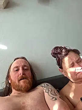 Snapshot of SpnzTnT chatting on February 7, 2026, 10:02 pm SpnzTnT online show from February 7, 2026, 10:02 pm