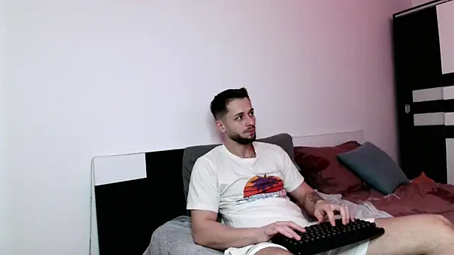 Snapshot of nicholasX1 chatting on March 18, 2025, 12:36 pm nicholasX1 online show from March 18, 2025, 12:36 pm