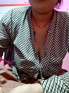 Snapshot of Beautiful_Puja chatting on March 9, 2025, 11:25 pm Beautiful Puja online show from March 9, 2025, 11:25 pm