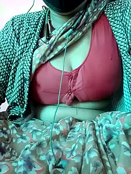 Snapshot of Beautiful_Puja chatting on March 19, 2025, 10:33 am Beautiful Puja online show from March 19, 2025, 10:33 am