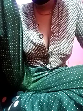 Snapshot of Beautiful_Puja chatting on March 22, 2025, 12:17 am Beautiful Puja online show from March 22, 2025, 12:17 am