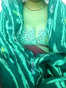 Snapshot of Beautiful_Puja chatting on March 23, 2025, 4:05 am Beautiful Puja online show from March 23, 2025, 4:05 am