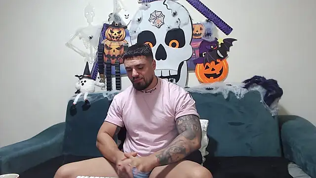 Tiberius hunk online show from October 31, 2025, 8:15 am