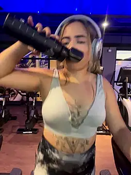 lunaxxx 69 online show from October 7, 2025, 9:34 pm