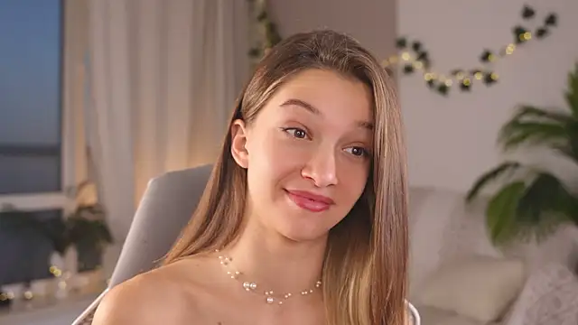 Snapshot of UdelaHathorne chatting on September 12, 2025, 4:18 pm UdelaHathorne online show from September 12, 2025, 4:18 pm