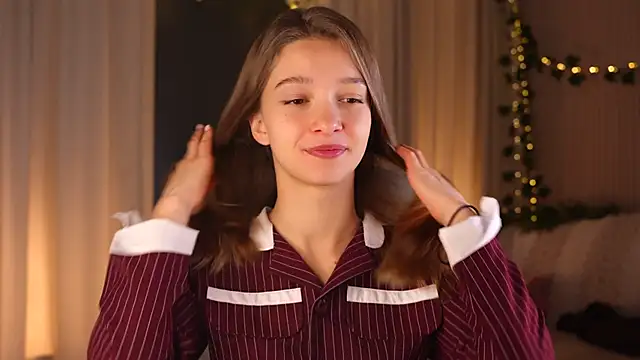Snapshot of UdelaHathorne chatting on October 10, 2025, 3:44 pm UdelaHathorne online show from October 10, 2025, 3:44 pm