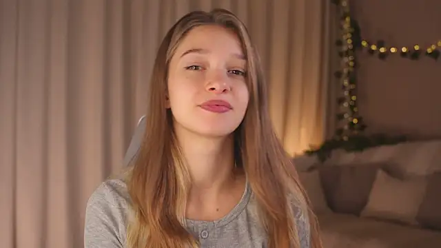 Snapshot of UdelaHathorne chatting on October 11, 2025, 3:54 pm UdelaHathorne online show from October 11, 2025, 3:54 pm