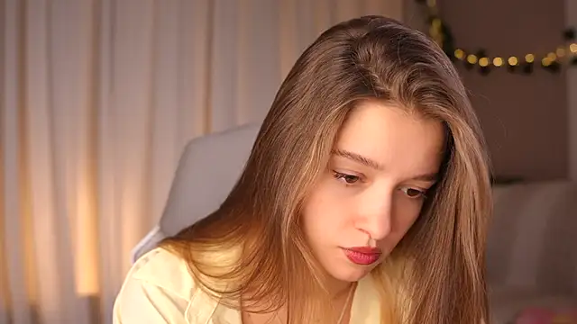 Snapshot of UdelaHathorne chatting on October 16, 2025, 3:35 pm UdelaHathorne online show from October 16, 2025, 3:35 pm