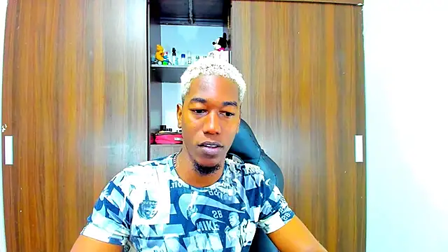 Snapshot of Dreamastercum_ chatting on October 9, 2025, 1:53 pm Dreamastercum online show from October 9, 2025, 1:53 pm