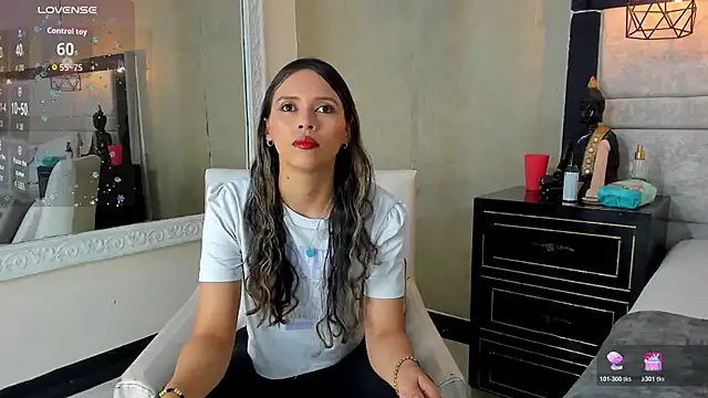 LiliJensen online show from November 6, 2025, 8:43 pm