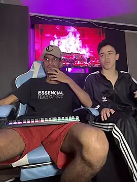 Snapshot of Miguel_bigcock chatting on March 14, 2025, 1:57 pm Miguel bigcock online show from March 14, 2025, 1:57 pm