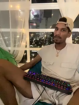 Snapshot of Miguel_bigcock chatting on October 28, 2025, 11:29 pm Miguel bigcock online show from October 28, 2025, 11:29 pm